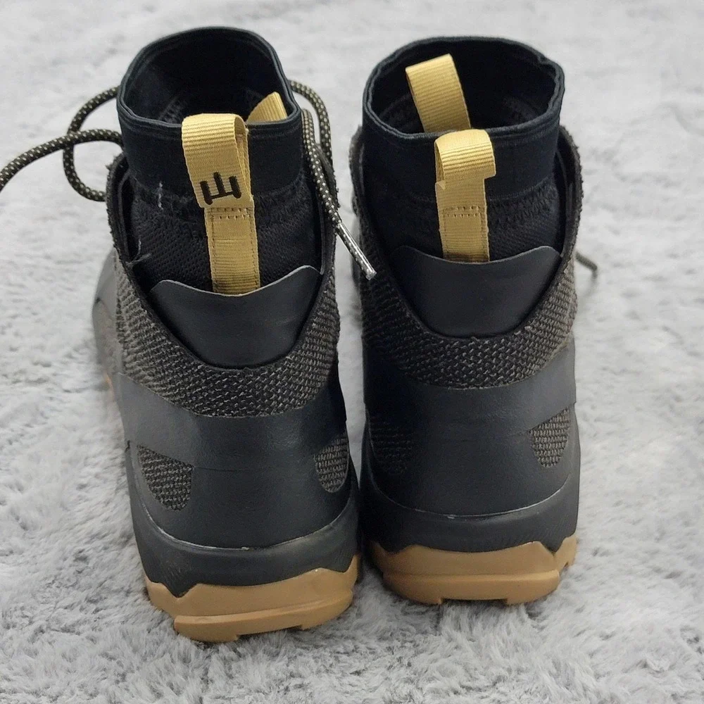 Naglev unico boots